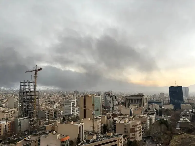 تصاویر ترسناک از آسمان تیره و تاریک تهران