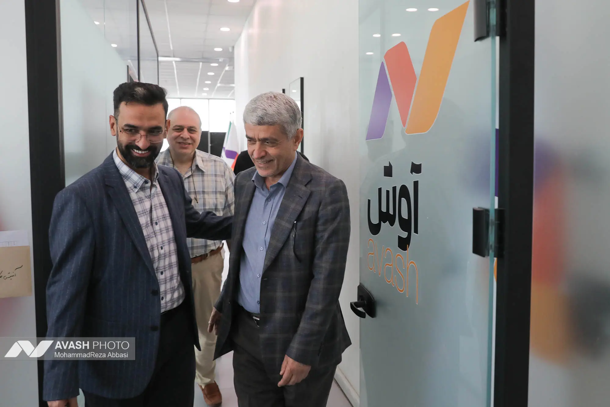 بازدید علی طیب نیا و محمد جواد آذری جهرمی از تحریریه آوش به مناسبت روز خبرنگار