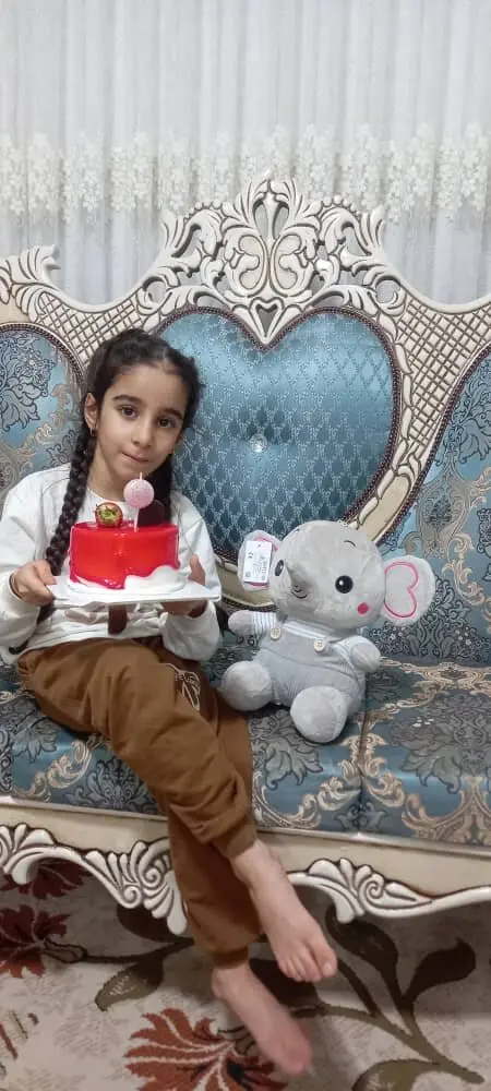 دختر دبستانی