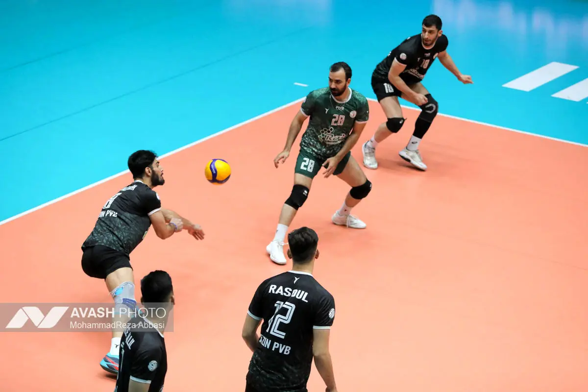 دیدار تیم های والیبال پیکان تهران و رازین پلیمر