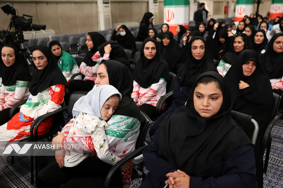 دیدار قهرمانان و مدال‌آوران ورزشی و المپیادهای علمی جهانی با رهبر انقلاب