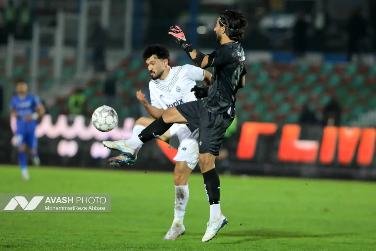 دیدار تیم های فوتبال استقلال تهران و ملوان بندر انزلی