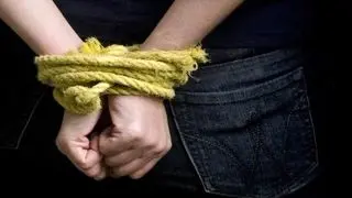 لحظه ربودن یک روحانی در ایرانشهر سیستان و بلوچستان توسط افراد مسلح ناشناس 