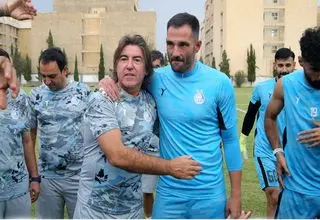 گلر استقلال، هنرپیشه شد