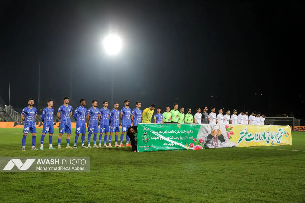 دیدار تیم های فوتبال استقلال تهران و ملوان بندر انزلی