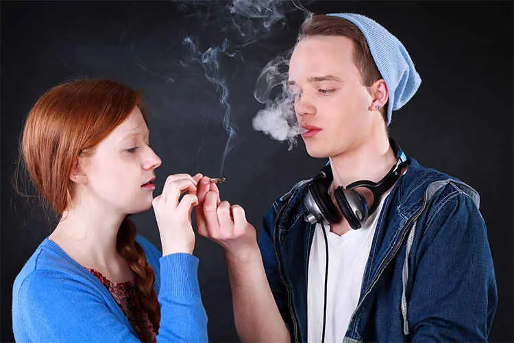 چرا «نسل زد» سیگار میکشد؟