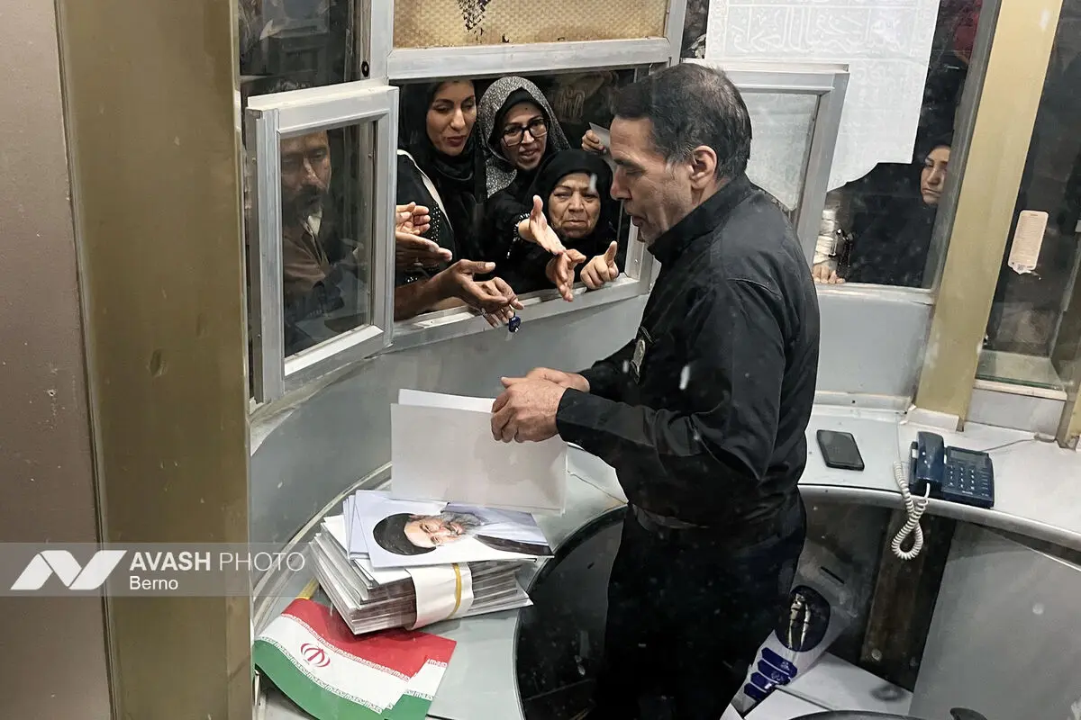 حال و هوای شهر مشهد ساعاتی قبل از شروع مراسم تشییع پیکر رهبر شهید انقلاب