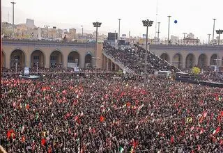  ژاپن تایمز: مردم ایران با پرچم‌های سرخ در مصلی حاضر شده‌اند