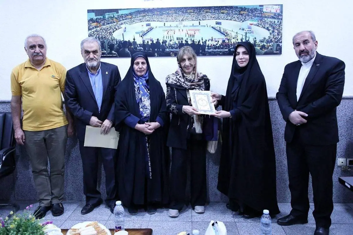 نسرین بختیار پس از ۴۷ سال دوباره در جمع خانواده والیبال