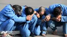 حمله ۲ تبعه شرور به خودروی لوکس و راننده جوانش 