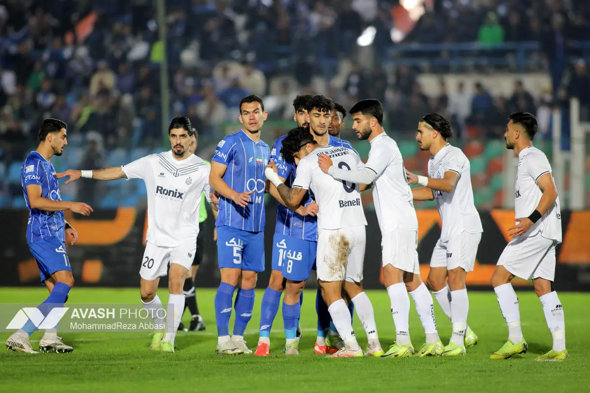 دیدار تیم های فوتبال استقلال تهران و ملوان بندر انزلی