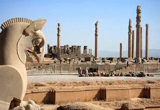 محافظت از تاریخ با دستان خالی