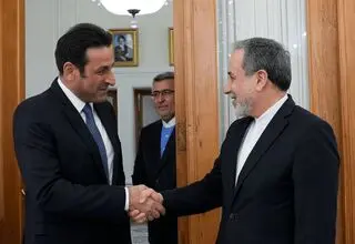 سفیر لبنان با عراقچی خداحافظی کرد
