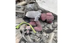 دلنوشته «جنابخان» عروسک محبوب خطاب به صاحب عروسک رهاشده در آوارهای جنگ