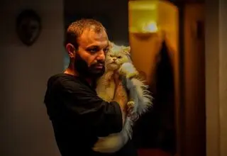 صابر ابر روی صحنه می‌رود