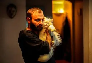 صابر ابر روی صحنه می‌رود