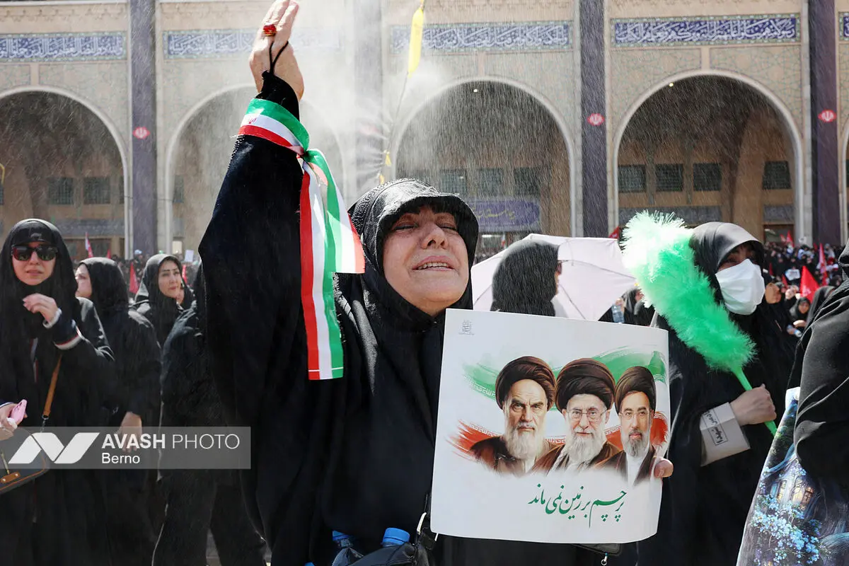 مراسم وداع با رهبر شهید انقلاب و اقامه نماز بر پیکرهای مطهر شهدا - ۲