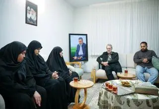 لاریجانی با خانواده حاج رمضان دیدار کرد