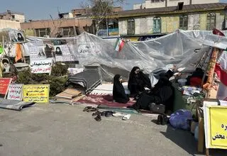 تحصن مدافعان قانون حجاب با استفاده از روش‌های فیزیکی به پایان رسید