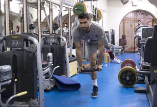 اسفندیار: جنگیدیم تا قهرمان شویم