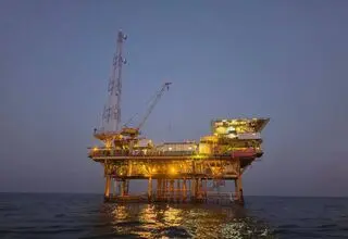 آغاز عملیات حمل و نصب سکوی P4 میدان نفتی رشادت