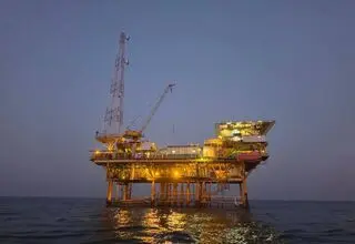 آغاز عملیات حمل و نصب سکوی P4 میدان نفتی رشادت