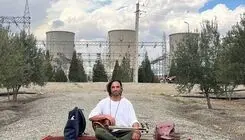 نوازندگی علی قمصری در نیروگاه برق دماوند + عکس