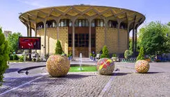 «تاراتینا» در سالن قشقایی روی صحنه می‌رود