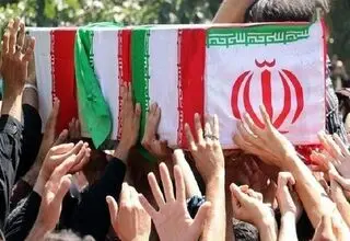دختر سردار سلامی: دست مردم را می‌بوسم
