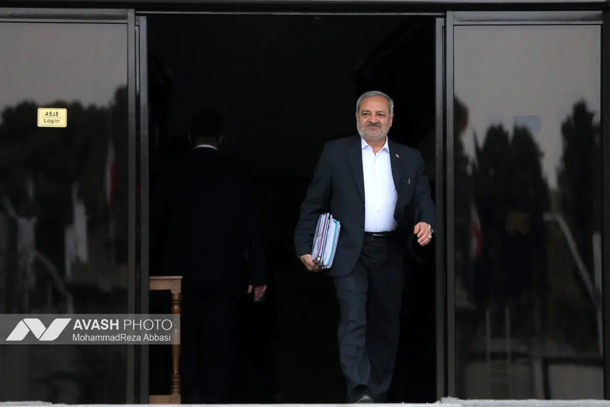 اعضای هیأت دولت در جمع خبرنگاران