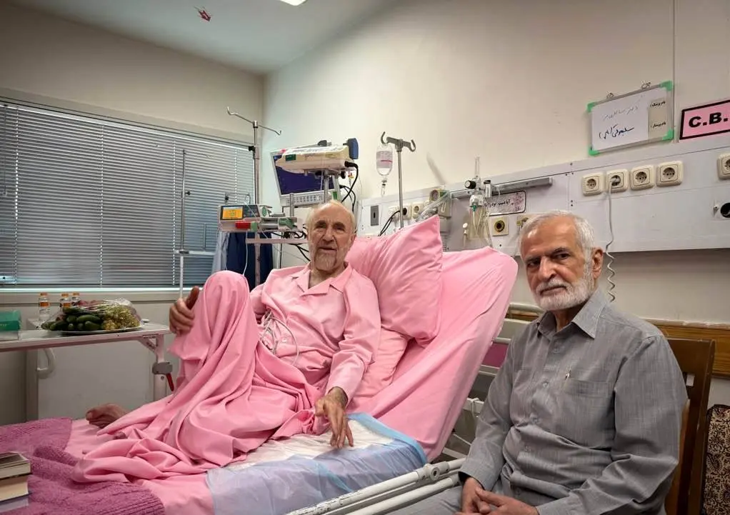 عیادت کمال خرازی از سید محمد خاتمی