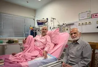 عیادت کمال خرازی از سید محمد خاتمی