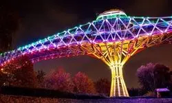 پل طبیعت امشب به رنگ پرچم ایران در می‌آید