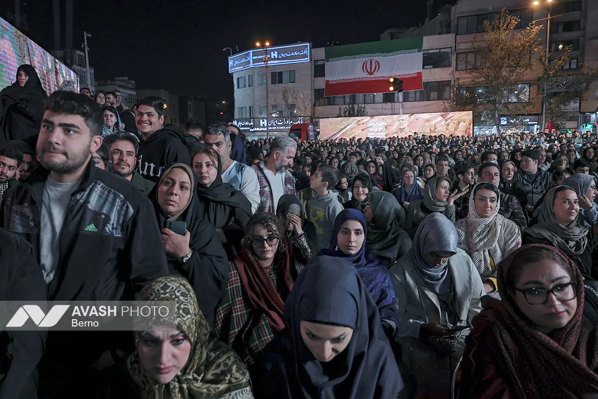رونمایی از مجسمه «زانو زنندگان برابر ایران»