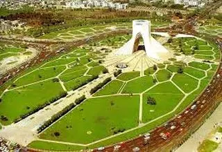 میدان آزادی، میدان بی دفاع