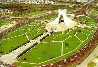 میدان آزادی، میدان بی دفاع