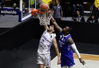 صدرنشینی استقلال در لیگ برتر در غیاب کاله و گرگان