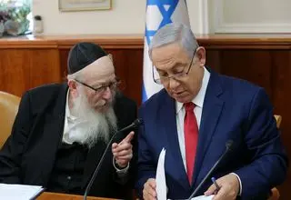 نتانیاهو، گربه‌ای با هفت جان/ حریدی‌ها از دولت خارج شدند اما «بی‌بی» هنوز شانس ماندن دارد 