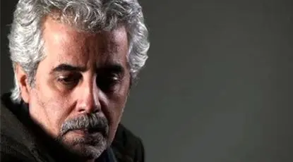 احمدرضا درویش جوایز خود را به مجری شبکه خبر اهدا کرد