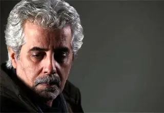 احمدرضا درویش جوایز خود را به مجری شبکه خبر اهدا کرد