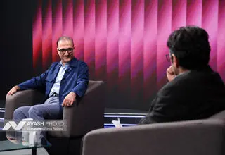 صداوسیما مقصر اصلی نابودی مرجعیت رسانه‌ای داخلی است/ همه باواسطه یا بی‌واسطه از خدمات انتشارات فرانکلین بهره برده‌ایم