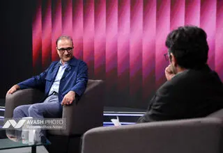 صداوسیما مقصر اصلی نابودی مرجعیت رسانه‌ای داخلی است/ همه باواسطه یا بی‌واسطه از خدمات انتشارات فرانکلین بهره برده‌ایم