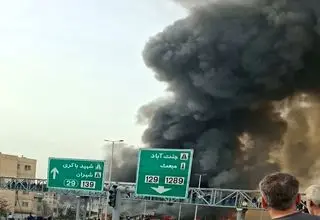 تصاویری از تلاش آتش نشانان برای اطفای آتش سوزی جنت آباد