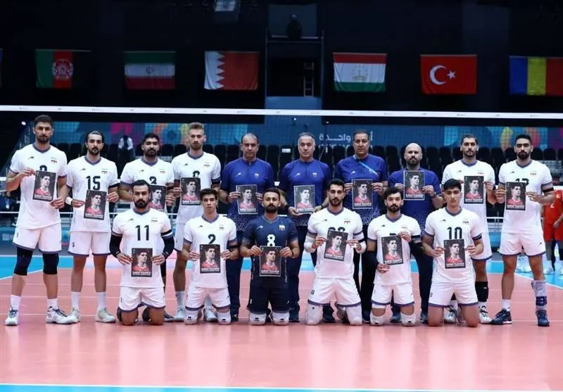 ادای احترام ملی‌پوشان والیبال به صابر کاظمی