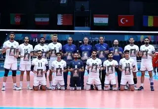 ادای احترام ملی‌پوشان والیبال به صابر کاظمی