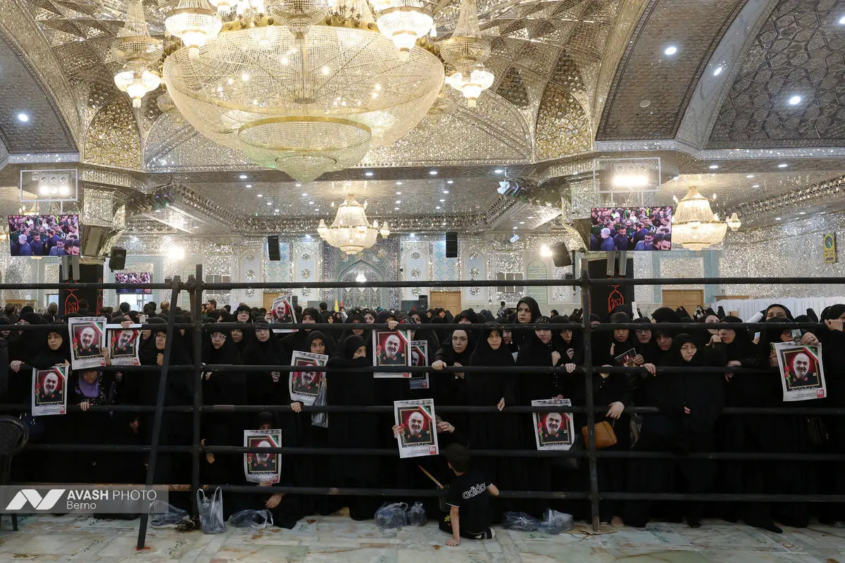 خاکسپاری پیکر سردار شهید حسین سلامی  فرمانده کل سپاه و سردار مسعود شانه‌ئی