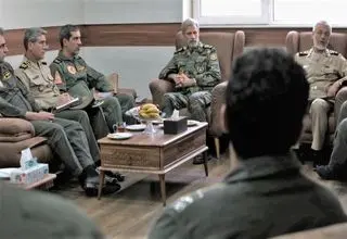 فرمانده کل ارتش: اجازه نمی‌دهیم یک وجب از خاک ایران جدا شود

