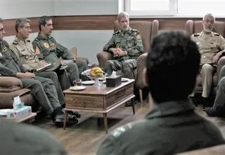 فرمانده کل ارتش: اجازه نمی‌دهیم یک وجب از خاک ایران جدا شود

