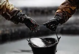 عقب‌نشینی قیمت نفت خام در معاملات روز پنج شنبه