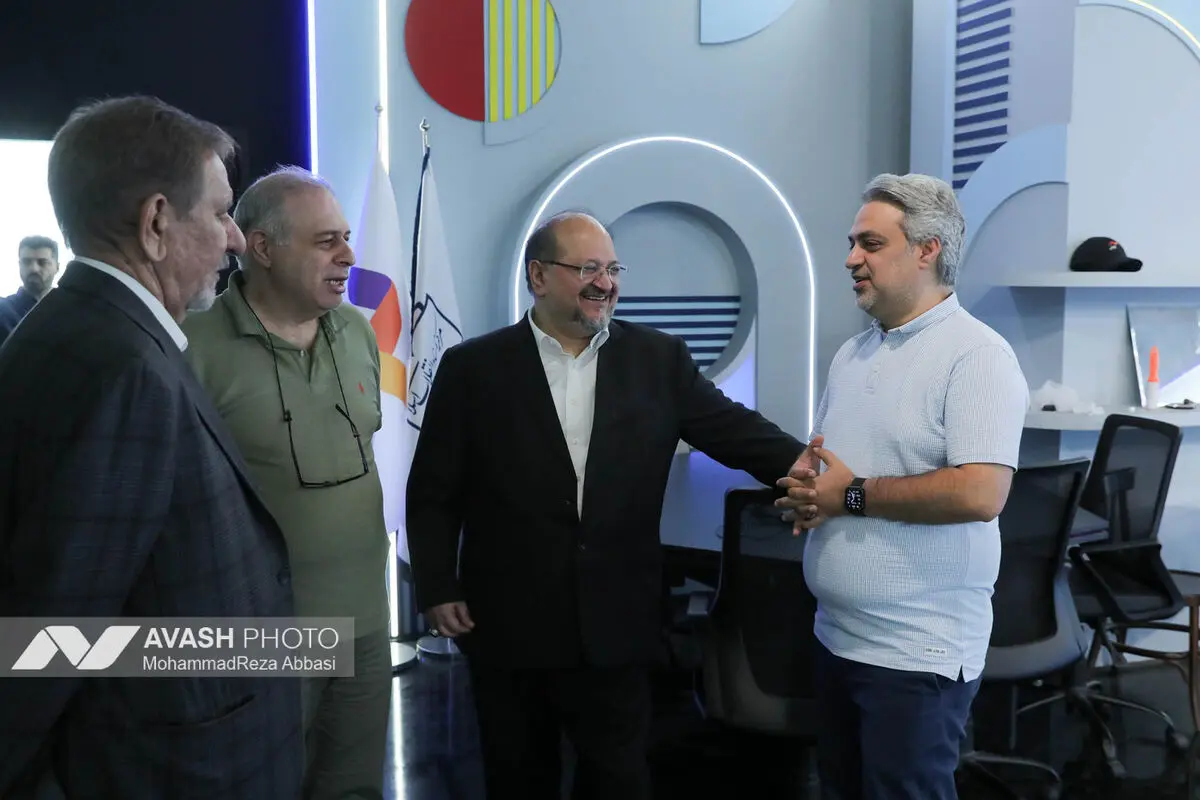 بازدید اسحاق جهانگیری و محمد شریعتمداری از خبرگزاری آوش